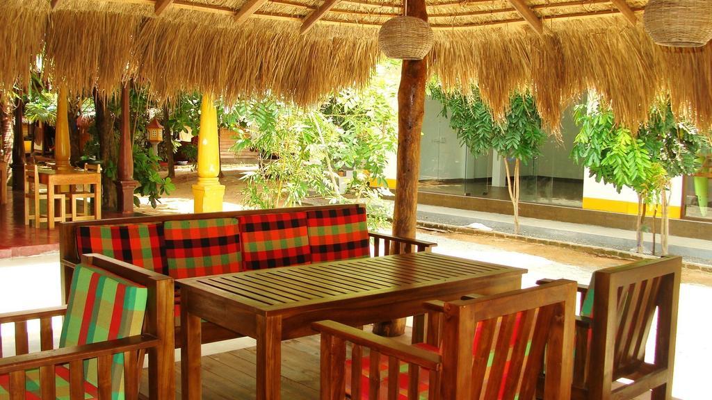 Rupa'S Hotel Аругам Экстерьер фото