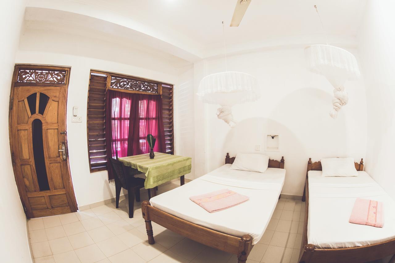 Rupa'S Hotel Аругам Экстерьер фото