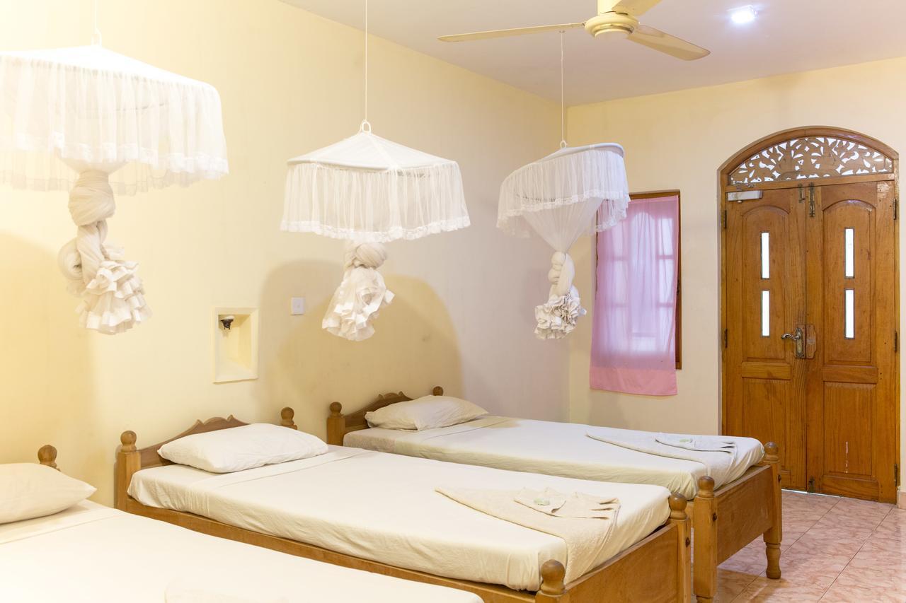 Rupa'S Hotel Аругам Экстерьер фото