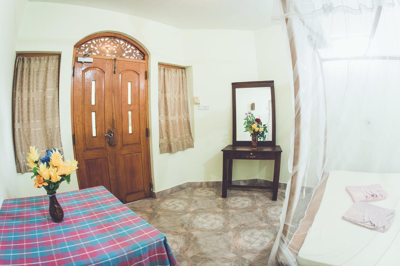 Rupa'S Hotel Аругам Экстерьер фото