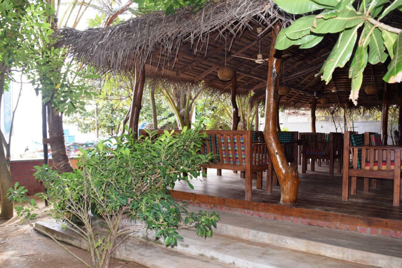 Rupa'S Hotel Аругам Экстерьер фото