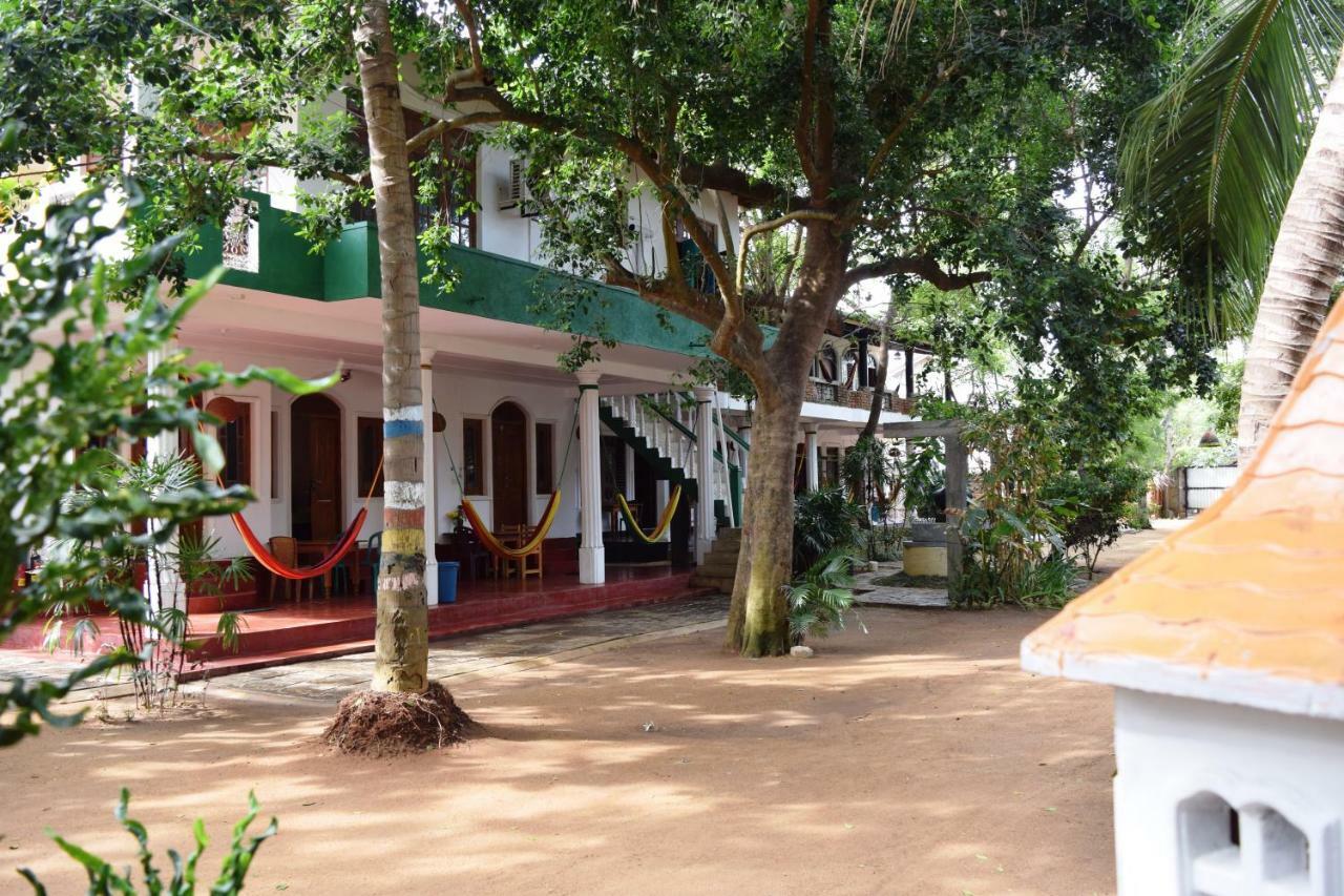 Rupa'S Hotel Аругам Экстерьер фото